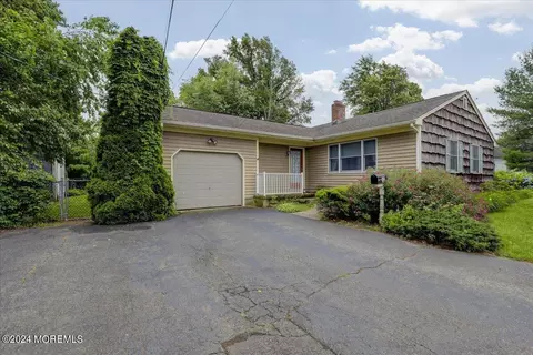 31 York Ave, Port Monmouth, NJ 07758