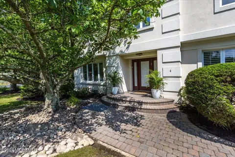 4 Sandy Ln, Ocean, NJ 07712
