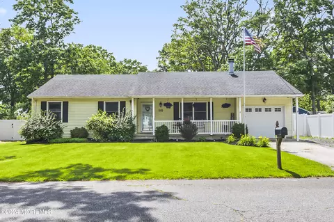515 Wynnewood Rd, Forked River, NJ 08731