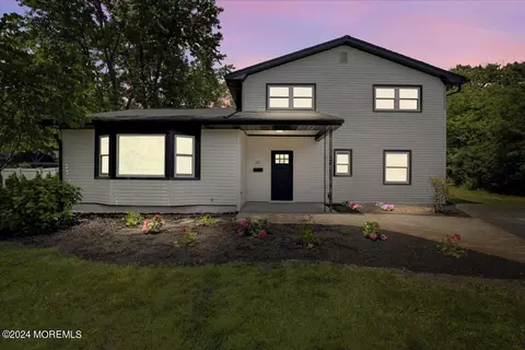 30 Tuscarora Cir, Old Bridge, NJ 08857