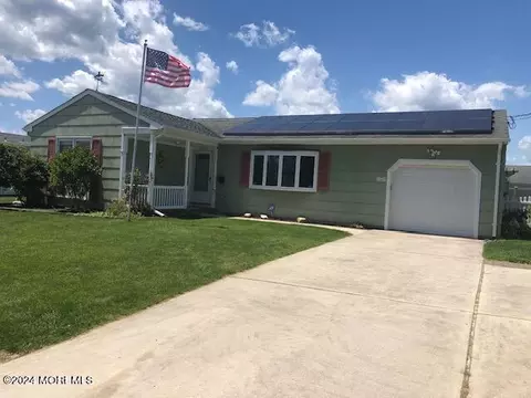 1605 Peacock Ln, Point Pleasant, NJ 08742
