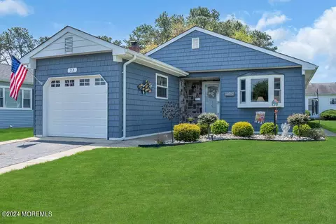 23 La Terraza Dr, Toms River, NJ 08757
