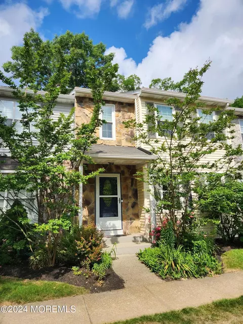 508 Davids Ct, Lakewood, NJ 08701