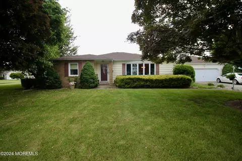 15 Ryan Blvd, Freehold, NJ 07728