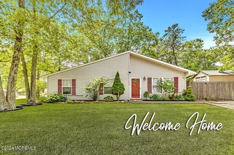 818 Pensacola Rd, Forked River, NJ 08731