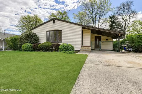 29 Woodshore E, Keyport, NJ 07735