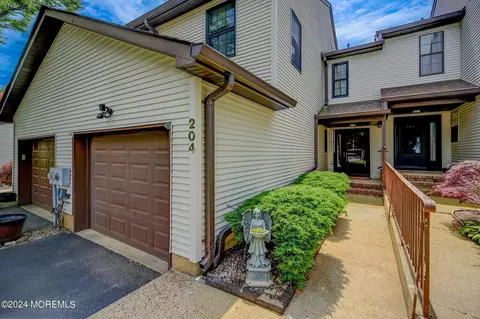 204 Longwood Dr #20-4, Manalapan, NJ 07726