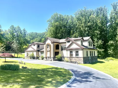 76 B Telegraph Hill Rd, Holmdel, NJ 07733