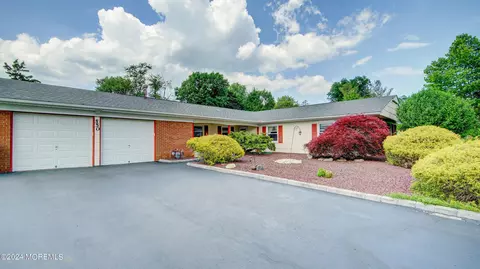 550 Elton Adelphia Rd, Freehold, NJ 07728