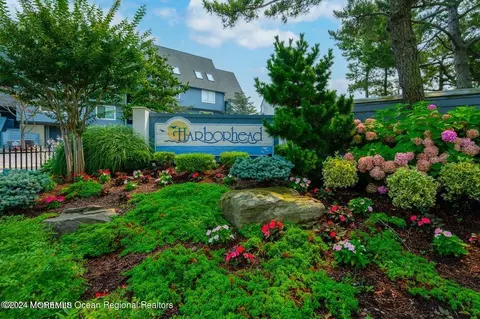 26 Harborhead Dr, Point Pleasant Beach, NJ 08742