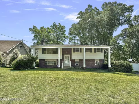 17 Villanova Dr, Jackson, NJ 08527