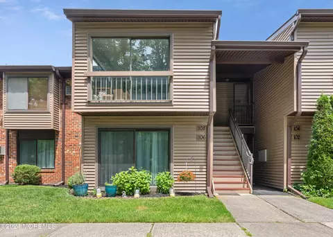 106 Manchester Ct, Red Bank, NJ 07701