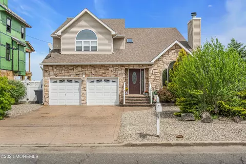 641 Bayview Dr, Toms River, NJ 08753