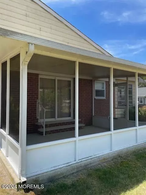 11 Quaker Ln #A, Whiting, NJ 08759