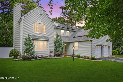 4 Marybeth Ln, Jackson, NJ 08527