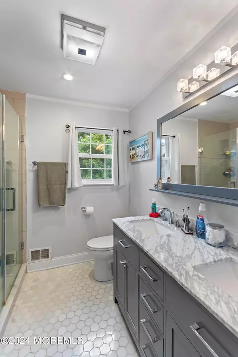 Bath - 4 Marybeth Ln, Jackson, NJ 08527 photo 1 of 3