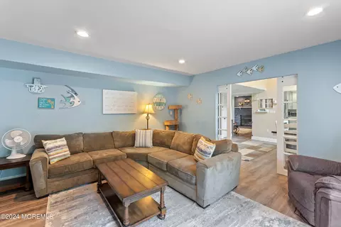 Living - 4 Marybeth Ln, Jackson, NJ 08527 photo 2 of 5
