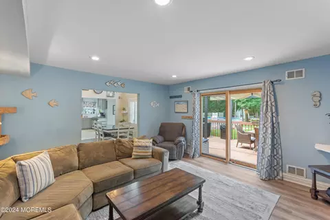 Living - 4 Marybeth Ln, Jackson, NJ 08527 photo 3 of 5