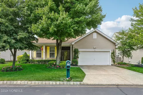 24 Tall Pines Dr, Tinton Falls, NJ 07753