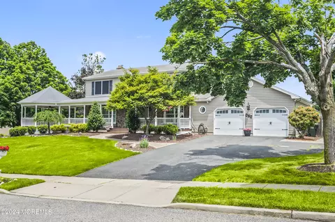 1 Constitution Ct, Freehold, NJ 07728