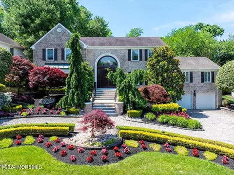 14 Opatut Ct, Morganville, NJ 07751