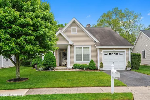 9 Timberlake Pl, Barnegat, NJ 08005