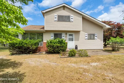 304 Lillian Ln, Toms River, NJ 08755