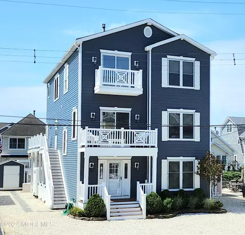 29 4th Ave, Lavallette, NJ 08735