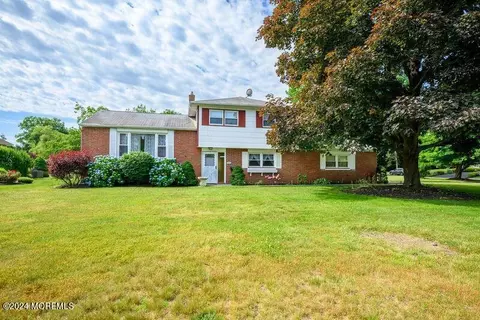 1 Nassau Pl, Middletown, NJ 07748