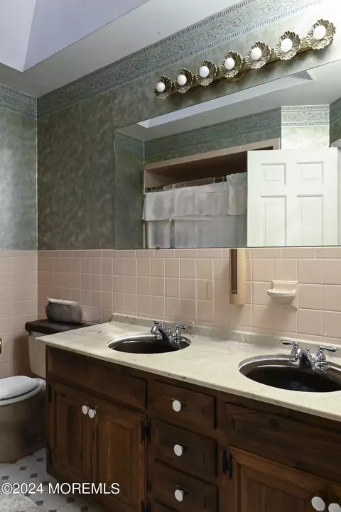 Bath - 7 Deer Path, Holmdel, NJ 07733 photo 1 of 1