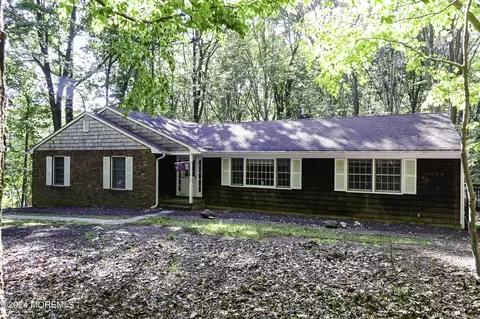 7 Deer Path, Holmdel, NJ 07733