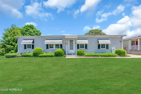 401 Maplehurst Ct, Manchester, NJ 08759