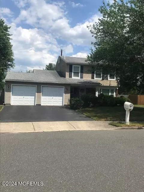 56 Markwood Dr, Howell, NJ 07731