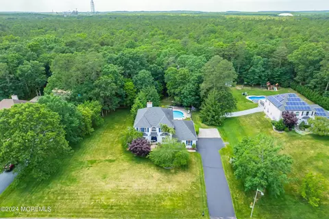 617 Winterberry Blvd, Jackson, NJ 08527
