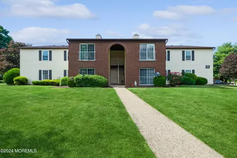 710 Zlotkin Cir #8, Freehold, NJ 07728