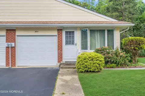 36 B Snowberry Ln, Manchester, NJ 08759