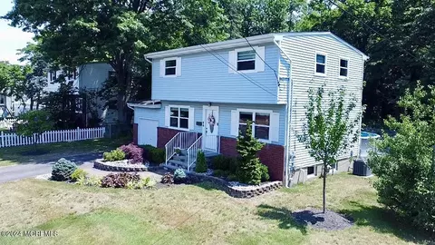 44 Fleetwood Dr, Hazlet, NJ 07730