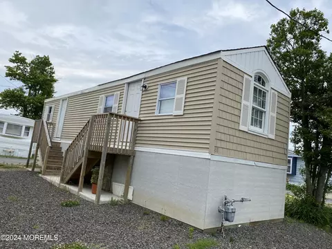 469 S Green St #48, Tuckerton, NJ 08087