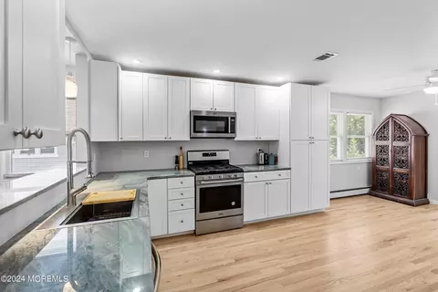 11 Mount Kisco Dr, Toms River, NJ 08753