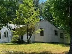 9 Sanford St, Manalapan, NJ 07726