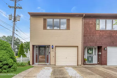 220 Van Winkle St, East Rutherford, NJ 07073