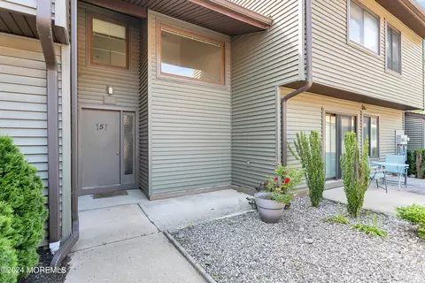 5 Auburn Ct # D, Red Bank, NJ 07701