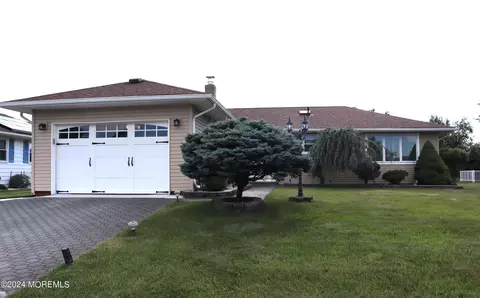 5 Taj Mahal Ct, Toms River, NJ 08757
