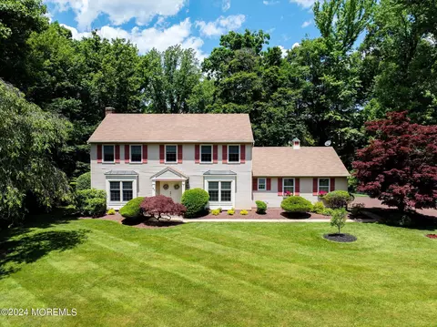 25 Winthrop Dr, Holmdel, NJ 07733