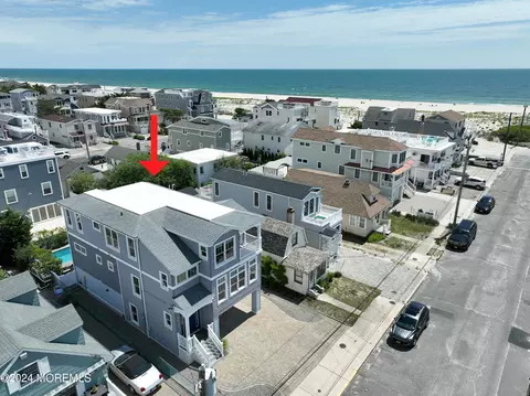107 E 19th St, Ship Bottom, NJ 08008