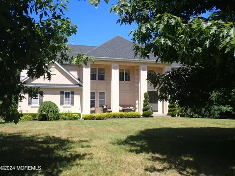 2 Stonehenge Ct, Jackson, NJ 08527