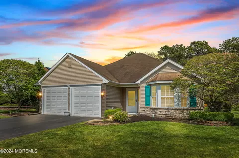 114 Skyline Dr, Lakewood, NJ 08701