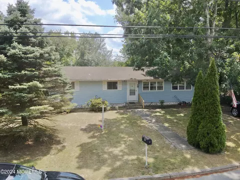 7 Laurelton Ave, Jackson, NJ 08527