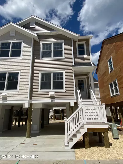 13 Cummins St, Mantoloking, NJ 08738