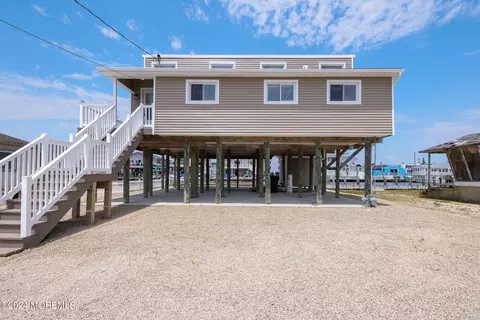 25 Anglers Rd, Tuckerton, NJ 08087
